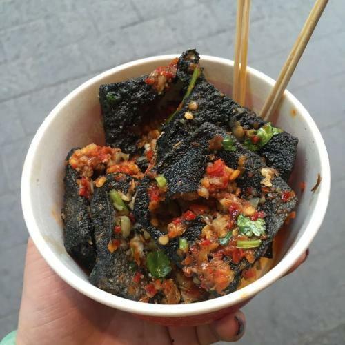 相亲吃臭豆腐瓜,臭豆腐瓜引发味蕾碰撞，见证爱情奇遇